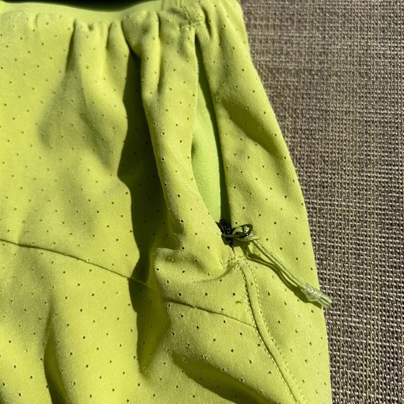 Lululemon Fast and Free short lined Wasabi. Mens size small - Picture 10 of 15